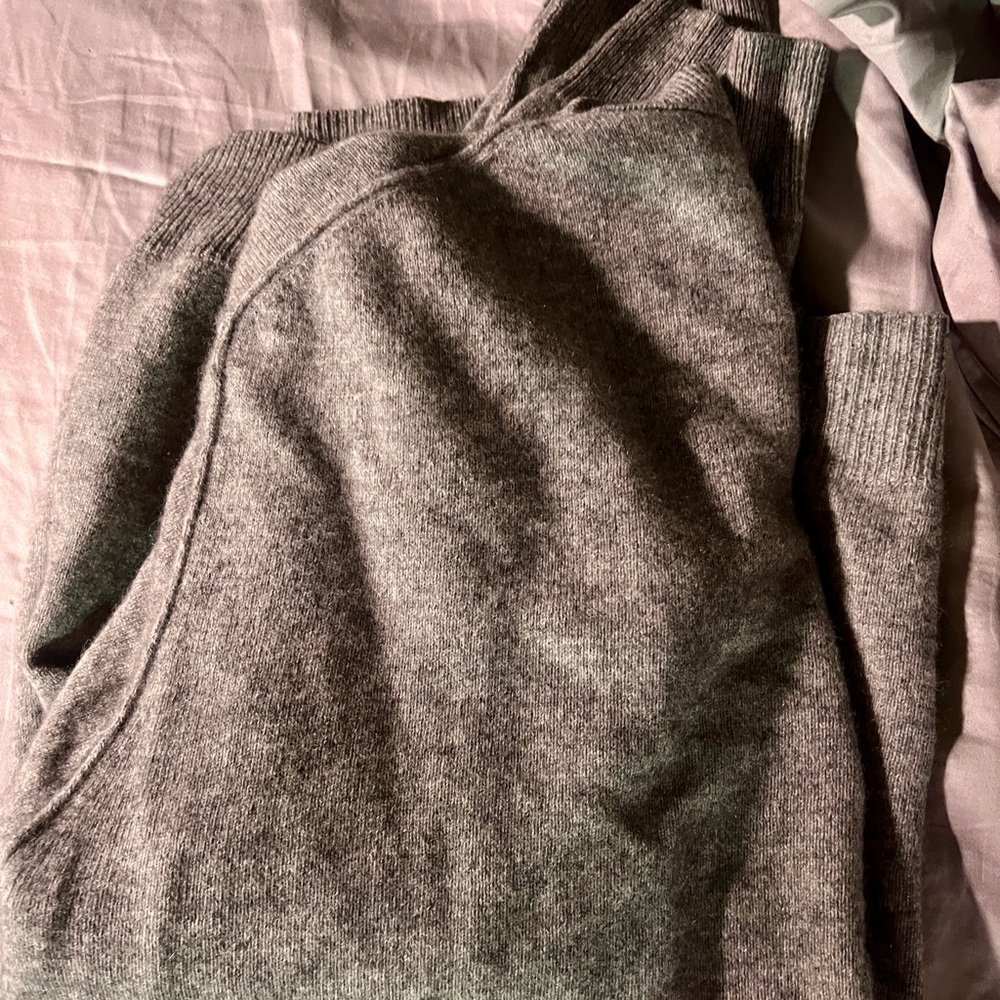 Cashmere - Picture 3 of 3